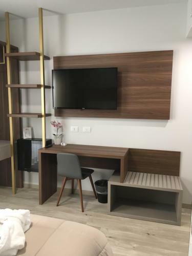 8room Hotel
