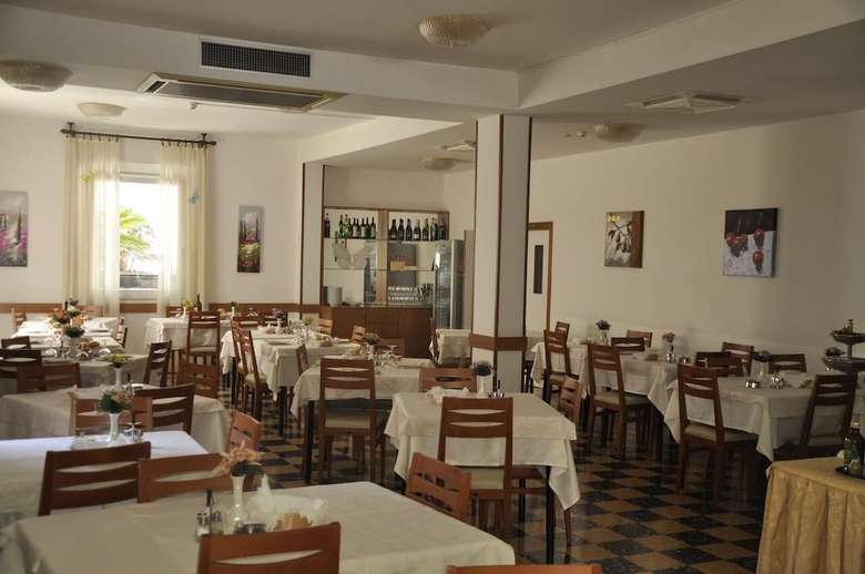 Hotel Albergo Larenzia