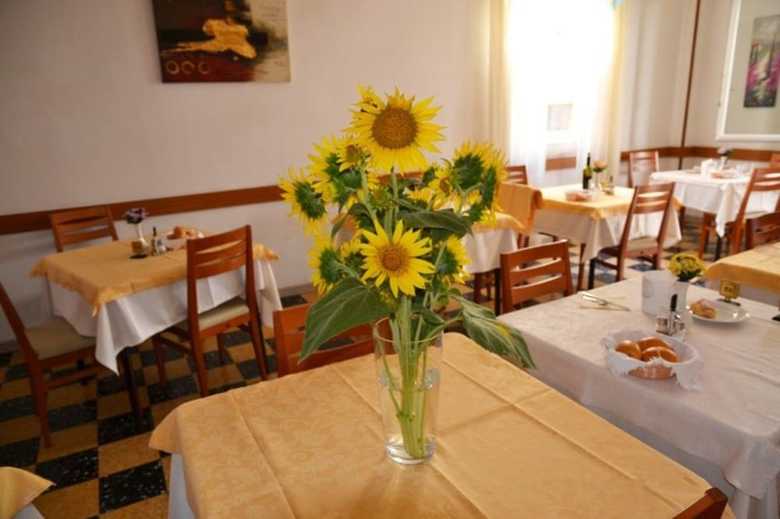 Hotel Albergo Larenzia