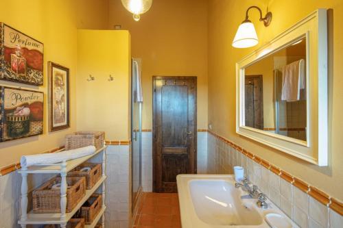 Cavriglia Villa Sleeps 8 Pool