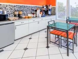 Hotel Howard Johnson Inn And Suite