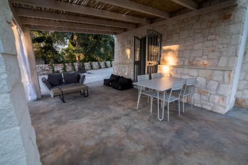 Capece Villa Sleeps 8 Pool Air Con Wifi