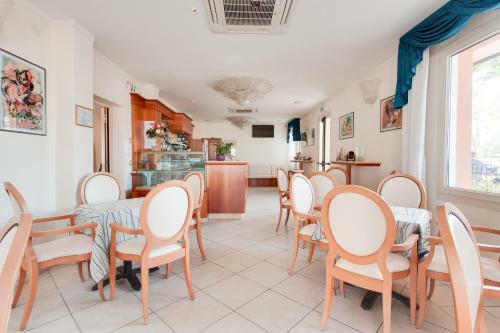 Hotel De La Ville