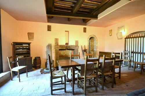 Chiusi Villa Sleeps 5 Pool Wifi