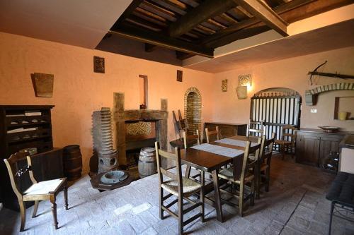 Chiusi Villa Sleeps 5 Pool Wifi