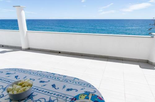 Seaside Holiday Apartment - Unique Location