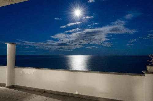 Seaside Holiday Apartment - Unique Location