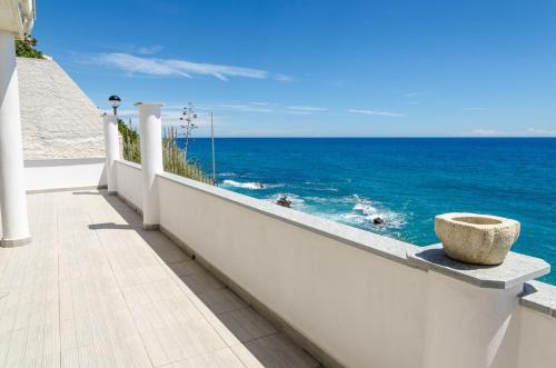 Seaside Holiday Apartment - Unique Location