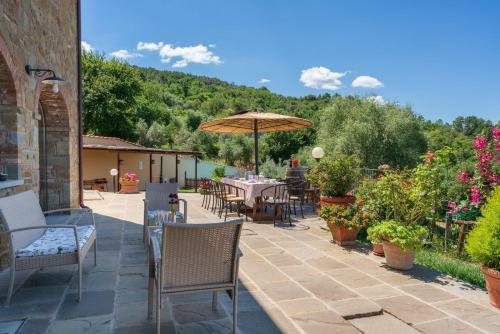 Civitella In Val Di Chiana Villa Sleeps 10 Pool