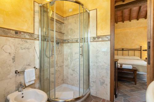 Civitella In Val Di Chiana Villa Sleeps 10 Pool