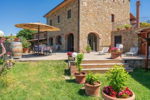 Civitella In Val Di Chiana Villa Sleeps 10 Pool