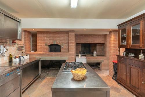 Civitella In Val Di Chiana Villa Sleeps 10 Pool
