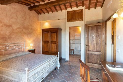 Civitella In Val Di Chiana Villa Sleeps 10 Pool