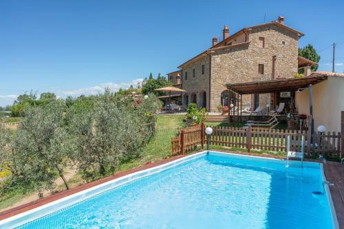 Civitella In Val Di Chiana Villa Sleeps 10 Pool