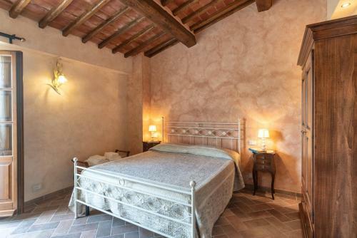 Civitella In Val Di Chiana Villa Sleeps 10 Pool