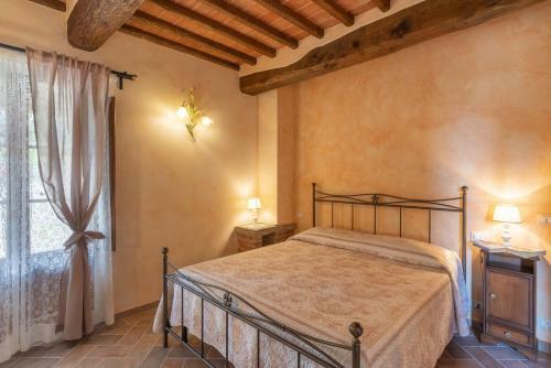 Civitella In Val Di Chiana Villa Sleeps 10 Pool
