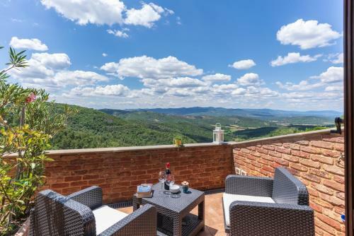 Civitella In Val Di Chiana Villa Sleeps 10 Pool