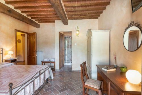 Civitella In Val Di Chiana Villa Sleeps 10 Pool