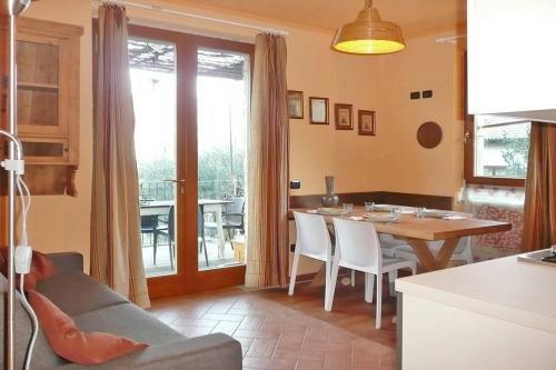Apartamento Locazione Turistica Casa Uni-c� (cco491)