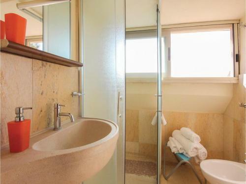 Four-bedroom Holiday Home In Vittoria (rg)