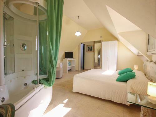 Four-bedroom Holiday Home In Vittoria (rg)