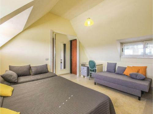 Four-bedroom Holiday Home In Vittoria (rg)