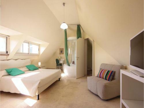 Four-bedroom Holiday Home In Vittoria (rg)