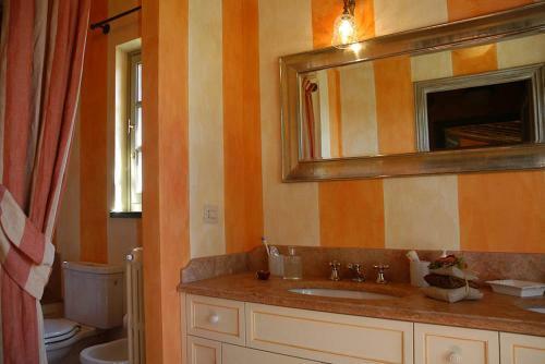 Piano Di Conca Villa Sleeps 10 Pool Air Con T763289
