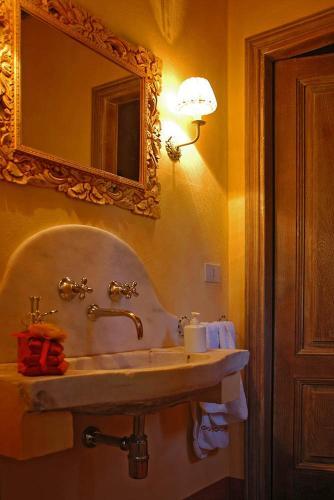 Piano Di Conca Villa Sleeps 10 Pool Air Con T763289