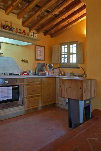 Piano Di Conca Villa Sleeps 10 Pool Air Con T763289