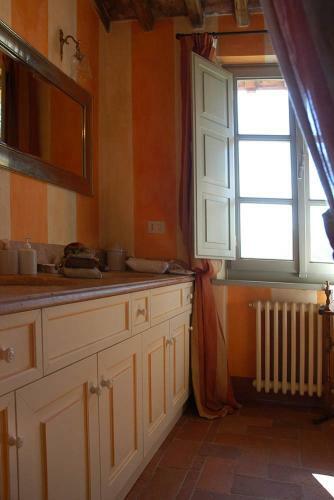 Piano Di Conca Villa Sleeps 10 Pool Air Con T763289