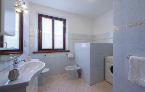 Three-bedroom Holiday Home In Vorno -lu-