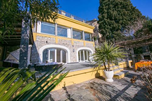 Albogasio-oria Villa Sleeps 8 Air Con