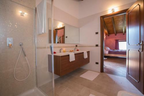 Cressogno Villa Sleeps 10 Pool Air Con