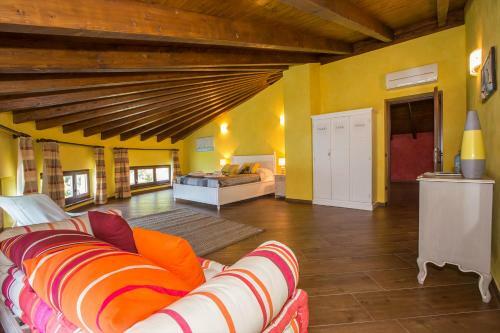 Cressogno Villa Sleeps 10 Pool Air Con