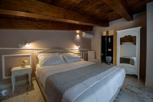 Marie Claire Apartments & Spa