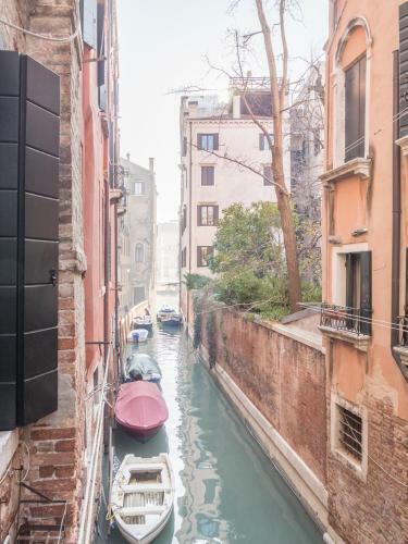Venice Grand Canal Style Apartment