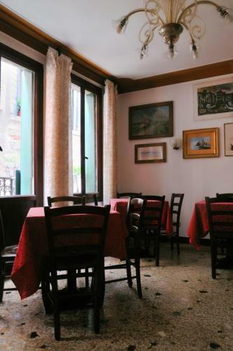 Hostal B&B Allegri
