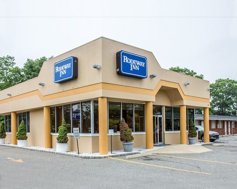 Hotel Rodeway Inn Macarthur Airport