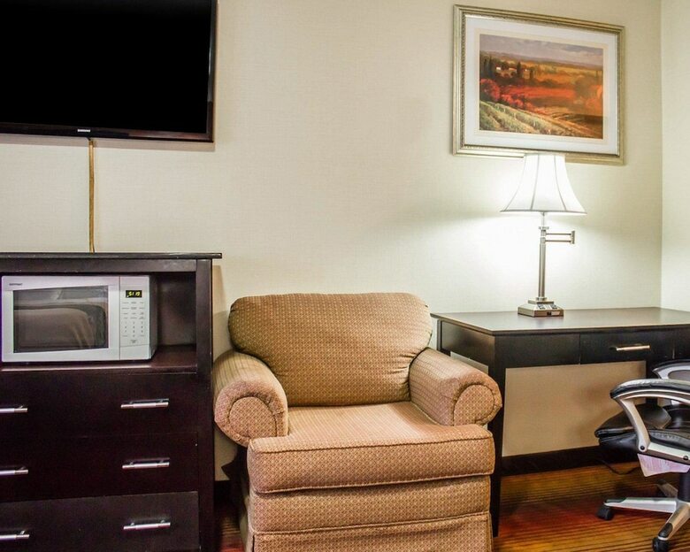 Hotel Rodeway Inn Macarthur Airport