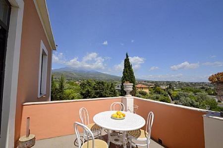 Viagrande Villa Sleeps 8 Wifi