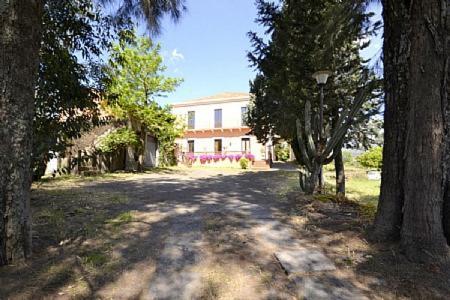 Viagrande Villa Sleeps 8 Wifi