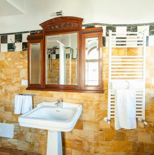 Vibonati Villa Sleeps 14 Wifi