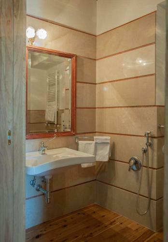 Vibonati Villa Sleeps 14 Wifi
