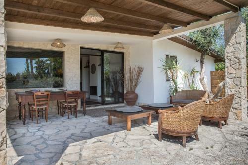 La Villa Apartments