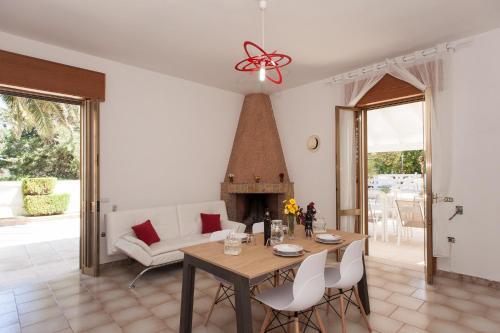 Villa With Pool In Torre Dell'orso M133