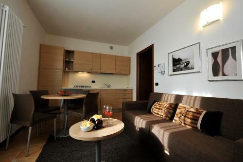 Tremezzo Apartment Sleeps 4 Pool T421274