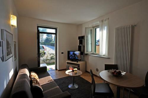 Tremezzo Apartment Sleeps 4 Pool T421274