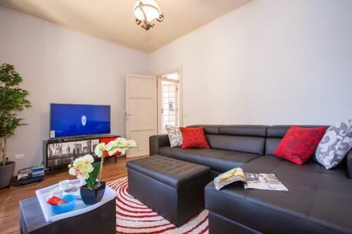 Tremezzo Apartment Sleeps 8 Air Con