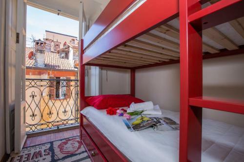 Tremezzo Apartment Sleeps 8 Air Con
